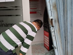 Maling Bobol Bank di Duren Sawit, Rolling Door Dirusak-CCTV Raib!