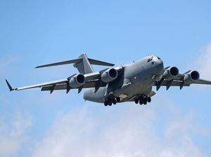 Terpopuler Sepekan: Penampakan Pesawat Raksasa di Bali-Kebaya Merah