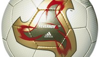 Generasi 90-an pasti akrab dengan bola Fevernova satu ini. Kapan dan di mana bola Fevernova dipakai di Piala Dunia? (Foto: picture alliance via Getty Image/picture alliance)