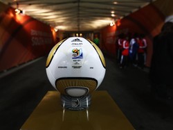 Tebak-tebakan terakhir, apa nama bola yang digunakan pada Piala Dunia Afrika Selatan 2010? Ada yang masih ingat? (Foto: FIFA via Getty Images/Alex Livesey - FIFA)