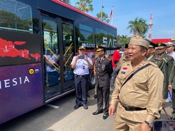 Peringati Hari Pahlawan, Bupati Jember Ngantor Pakai Baju ala Pejuang