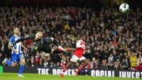 Tampil dengan mayoritas skuad keduanya, Arsenal memimpin lebih dulu pada menit ke-20 lewat gol Eddie Nketiah.