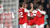 Pemain Arsenal Eddie Nketiah (kanan), merayakan setelah mencetak gol pembuka timnya. AP/Kirsty Wigglesworth