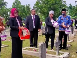 HR Soeharto Jadi Pahlawan Nasional, Keluarga Upacara-Ziarah di TMP Klaten