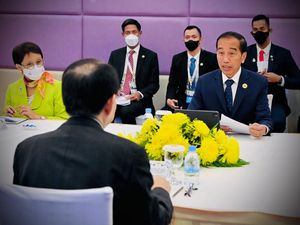Jokowi Bertemu Bos ADB, Singgung Pertumbuhan ASEAN Turun ke 4,9% Jokowi Bertemu Bos ADB, Singgung Pertumbuhan ASEAN Turun ke 4,9%