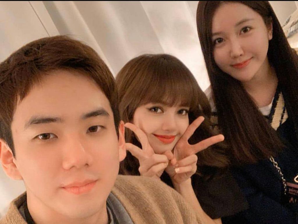 7 Foto Ganteng Saudara Idol KPop, Abang Jisoo BLACKPINK Jarang Terekspos 7 Foto Ganteng Saudara Idol KPop, Abang Jisoo BLACKPINK Jarang Terekspos