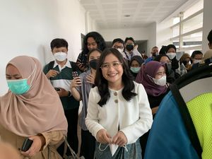 Profil Prilly Latuconsina, Aktris Multitalenta yang Ngajar di Fisipol UGM Profil Prilly Latuconsina, Aktris Multitalenta yang Ngajar di Fisipol UGM