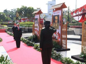 Khofifah Gelorakan Sinyal Hadapi Tantangan Global di Hari Pahlawan