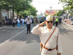 Pengguna Jalan di Kota Kediri Mengheningkan Cipta Peringati Hari Pahlawan