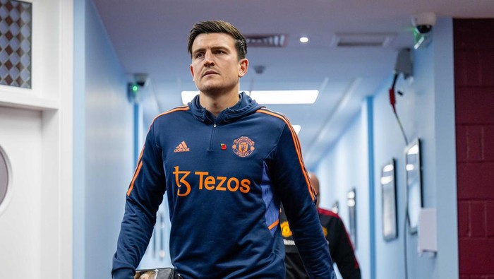 BIRMINGHAM, ENGLAND - NOVEMBER 06:  Harry Maguire of Manchester United arrives prior to the Premier League match between Aston Villa and Manchester United at Villa Park on November 6, 2022 in Birmingham, United Kingdom. (Photo by Ash Donelon/Manchester United via Getty Images)