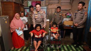 Kapolda Riau Janji Obati Kakak-Adik Penderita Tulang Rapuh di Pekanbaru