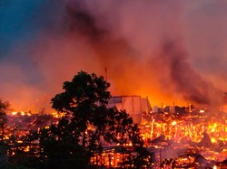 Pom Bensin Mini Pemicu Kebakaran Hebat di Serui, 160 Kios-80 Kamar Kos Hangus