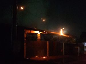 Rumah Makan di Depan Lapas Tanjung Gusta Terbakar Rumah Makan di Depan Lapas Tanjung Gusta Terbakar