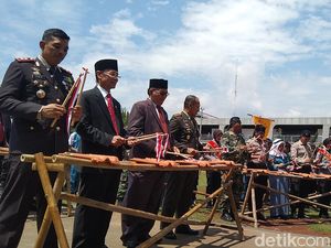 Rampak Genteng Jadi Pembeda Hari Pahlawan di Majalengka Rampak Genteng Jadi Pembeda Hari Pahlawan di Majalengka
