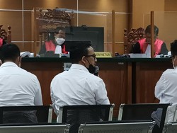Hakim Cecar Kepala Samsat Kelapa Dua di Sidang Korupsi Pajak Kendaraan