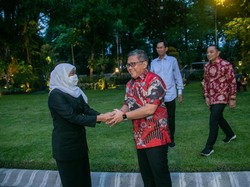 Momen Khofifah Bertemu Hasto di Kediaman Wali Kota Eri