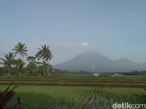 Kondisi Terkini Gunung Semeru Usai Luncurkan Awan Panas Sejauh 4,5 Km Kondisi Terkini Gunung Semeru Usai Luncurkan Awan Panas Sejauh 4,5 Km