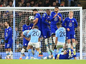 Koulibaly kok Gak Lompat? Tuh kan, Bolanya Lewat! Koulibaly kok Gak Lompat? Tuh kan, Bolanya Lewat!