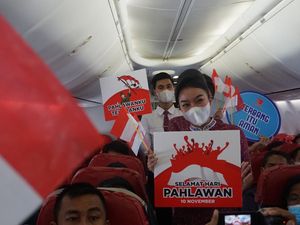 Saat Pramugari Lion Air Rayakan Hari Pahlawan di Ketinggian 33.000 Kaki