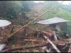 Longsor Terjang Permukiman di Mamasa, 1 Rumah Hancur-3 Rusak Ringan