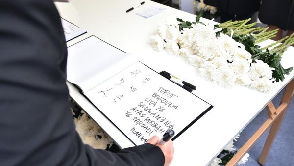 Potret Megawati dan Puan Mendatangi Lokasi Tragedi Itaewon di Seoul