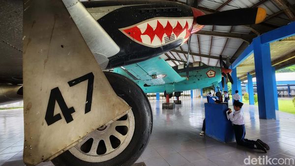 Melihat Koleksi Museum Satria Mandala