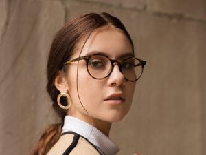6 Tips Memilih Frame Kacamata Sesuai Bentuk Wajah agar Terlihat Tirus 6 Tips Memilih Frame Kacamata Sesuai Bentuk Wajah agar Terlihat Tirus