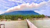 Potret Lukisan Alam Nan Indah Gunung Ranai dari Natuna