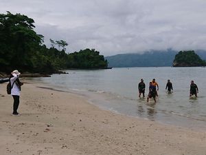 Disparbud Trenggalek Pastikan Jalur Wisata Pantai Selatan Aman