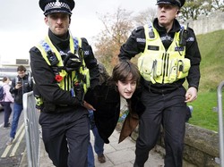 Mahasiswa Pelempar Telur ke Raja Charles dan Camilla Dibebaskan