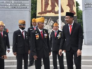 Bupati Sidoarjo Bacakan Amanat Mensos di Peringatan Hari Pahlawan Bupati Sidoarjo Bacakan Amanat Mensos di Peringatan Hari Pahlawan