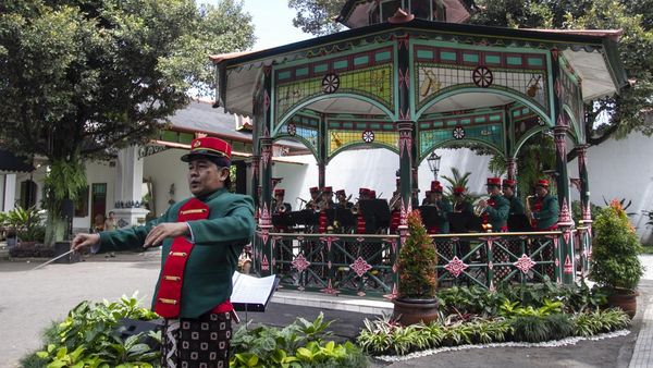 Penampilan Musik Orchestra Peringati Hari Pahlawan di Yogyakarta