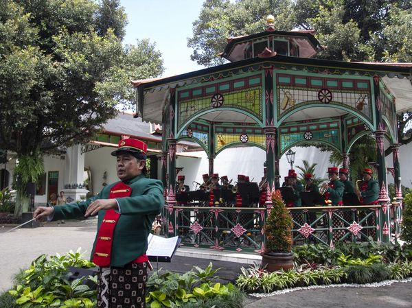 Penampilan Musik Orchestra Peringati Hari Pahlawan di Yogyakarta