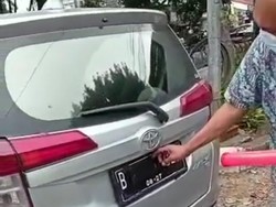 Ternyata Pengemudi Mobil Tutupi Nopol Pakai Lakban demi Hindari e-TLE!