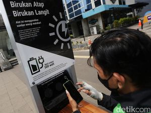 Asyik... Ada PLTS Mini untuk Charge HP-Sepeda Listrik di Dukuh Atas