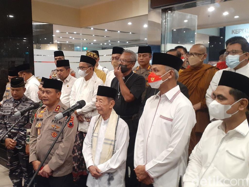 Peringati Hari Pahlawan, Ribuan Polisi Jateng-Ganjar Doakan Indonesia Peringati Hari Pahlawan, Ribuan Polisi Jateng-Ganjar Doakan Indonesia