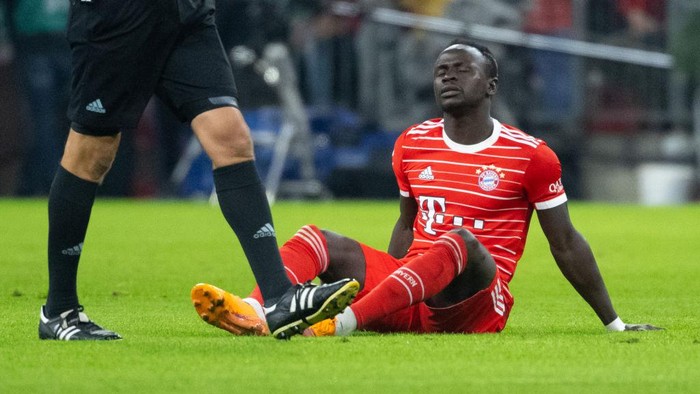 08 November 2022, Bavaria, Munich: Soccer: Bundesliga, FC Bayern Munich - SV Werder Bremen, Matchday 14 at the Allianz Arena: Sadio Mane of Munich sits on the pitch. A week and a half before the start of the World Cup, Bayern star recruit Sadio Mané had to be substituted after 20 minutes, stricken. How seriously Africas Footballer of the Year is injured was an open question. Photo: Sven Hoppe/dpa - IMPORTANT NOTE: In accordance with the requirements of the DFL Deutsche Fußball Liga and the DFB Deutscher Fußball-Bund, it is prohibited to use or have used photographs taken in the stadium and/or of the match in the form of sequence pictures and/or video-like photo series. (Photo by Sven Hoppe/picture alliance via Getty Images)
