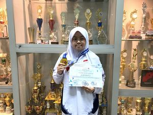 Hebat! Siswa SMP Surabaya Sabet 2 Emas Olimpiade Matematika Tingkat Nasional Hebat! Siswa SMP Surabaya Sabet 2 Emas Olimpiade Matematika Tingkat Nasional