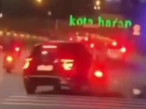 Detik-detik Ngeri Anak Anggota DPRD Bekasi Ditabrak Lari hingga Terpental