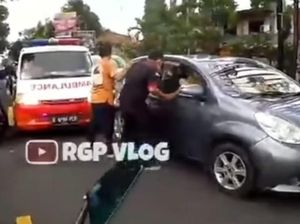Heboh Ibu Pemobil Halangi Ambulans di Puncak, Kedua Pihak Dimediasi Polisi Heboh Ibu Pemobil Halangi Ambulans di Puncak, Kedua Pihak Dimediasi Polisi