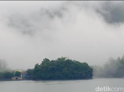 Telaga Sarangan Hujan Ringan, Cek Cuaca Wisata Jatim 29 Desember 2024
