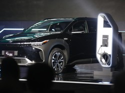 Di Jepang Rp 600 Jutaan, Kenapa Harga Toyota bZ4X di Indonesia Tembus Rp 1 Miliar?