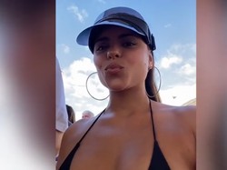 Turis Pakai Bikini ke Disney World Demi Kaos Gratis, tapi Ini yang Terjadi