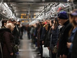 Sikap Sempurna Warga Turki Peringati Meninggalnya Kemal Ataturk