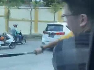 Heboh Ribut di Jalan Bawa Tongkat Baseball, Bagaimana Cara Hadapi Pengendara Emosi?