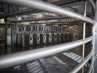 Warga Paris Pusing, Transportasi Matot Gara-gara Aksi Mogok