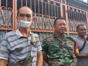Ketua RT Sayangkan Keluarga Kalideres Tak Minta Tolong Saat Sakit Ketua RT Sayangkan Keluarga Kalideres Tak Minta Tolong Saat Sakit