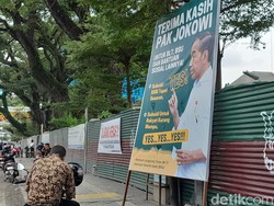 Baliho Terima Kasih Pak Jokowi Mejeng di Medan Tidak Berizin!