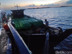 Bea Cukai Batam Tangkap Kapal Pengangkut Kayu Teki ke Singapura
