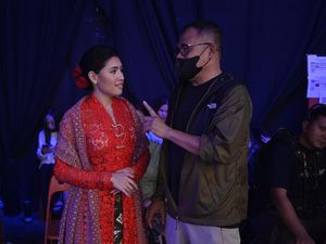 Meleburnya Teatrikal-Sinematik dalam Serial Musikal Payung Fantasi Meleburnya Teatrikal-Sinematik dalam Serial Musikal Payung Fantasi